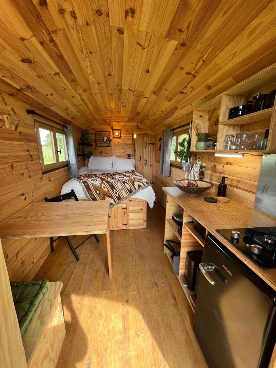 Les Logements Insolites De La Base Nautique Verneuil  Exterior foto